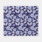 Chinoiserieデルフトブルーフローラ磁器パターン フリースブランケット (正面(横))