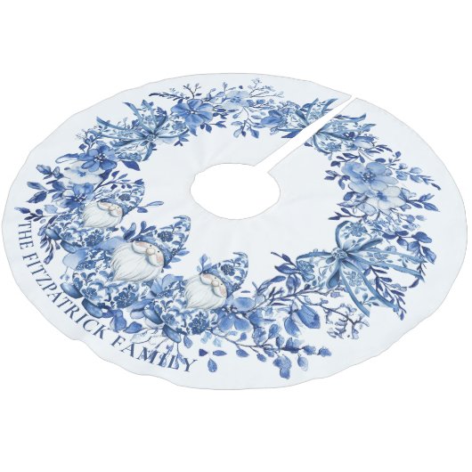 Chinoiserieブルーホワイトフローラクリスマス格言ボウ ブラッシュドポリエステルツリースカート (アングル)