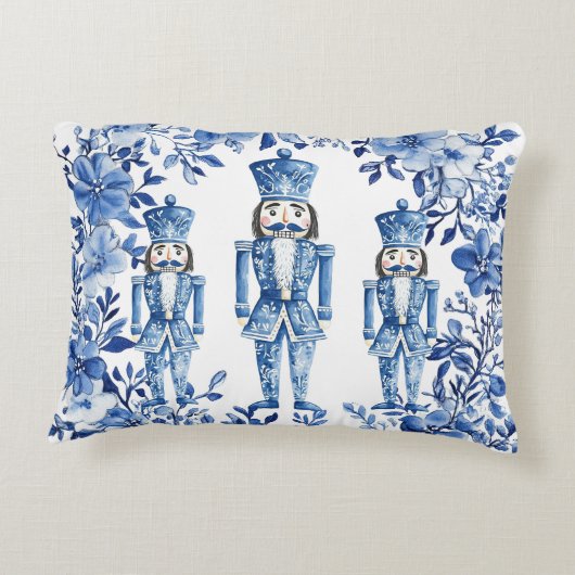 Chinoiserie青い白いフローラくるみ割り兵士 アクセントクッション (裏面)