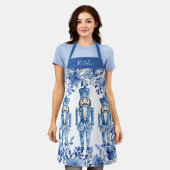 Chinoiserie青い白いフローラくるみ割り兵士 エプロン (着用した状態)