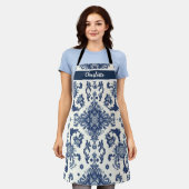 Chinoiserie Chic Navy Blue Flower Ornament Pattern エプロン (着用した状態)