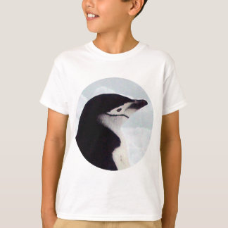 Chinstrapのペンギンのポートレート Tシャツ