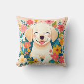 chiot labrador jaune au milieu des fleurs クッション (正面)