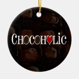 Chocoholic、焦茶および赤いハートのおもしろいなデザイン セラミックオーナメント