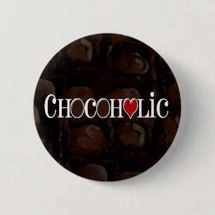 Chocoholic、焦茶および赤いハートのおもしろいなデザイン 缶バッジ