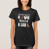 Chocolate Lab All You Need is Love and a Labrador  Tシャツ (正面)