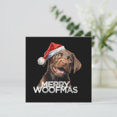 Chocolate lab dog santa hat MERRY WOOFMAS funny シーズンカード (スタンド正面)