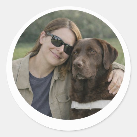 Chocolate Labrador Guide Dog Partnership – Woman  ラウンドシール (正面)