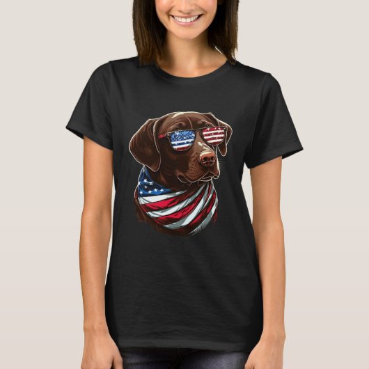 Chocolate Labrador With USA Sunglasses And Flag Tシャツ (正面)