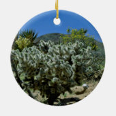 Chollaのサボテンおよび花盛りのユッカの花 セラミックオーナメント (裏面)