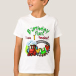 Choo Choo Train 1st Birthday Tシャツ&ギフト Tシャツ<br><div class="desc">明るい色のチャイルドトレイン1st誕生日デザインは、トラックと文字に列車を備え、「誕生日おもしろい読!今日は1時だ！小素晴らしさな技術者や指揮者のために！</div>