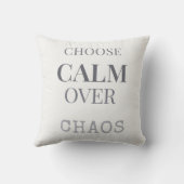 Choose Calm Over Chaos Minimalist Quote Typography クッション (裏面)