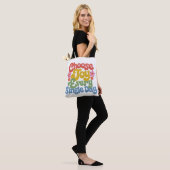 Choose Joy Every Single Day Retro Rainbow トートバッグ (モデル)