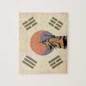 Chosuneseの旗が付いているすぐに海軍大将のイ向こうずねの彫像 ジグソーパズル (縦)