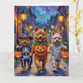 Chow Chow Dogs Trick-or-Treating Halloween Costume カード (黄色い花)