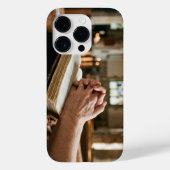 Christian Praying Hands on Bible iPhone Case Case-Mate iPhoneケース (裏面)