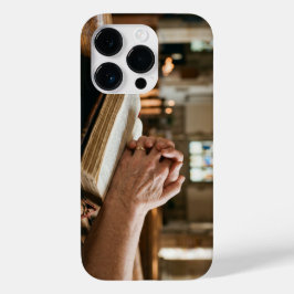 Christian Praying Hands on Bible iPhone Case Case-Mate iPhone 14 Proケース