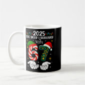 Christmas 2025 The Year I Barely Survived Six Seve コーヒーマグカップ (左)