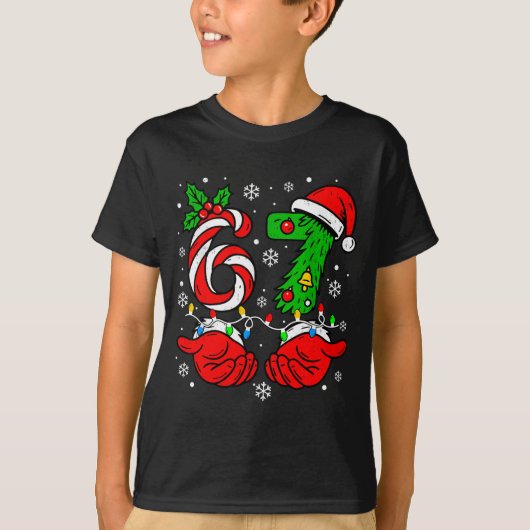 Christmas 67 Candy Cane Six Seven Meme Lights Sant Tシャツ (正面)