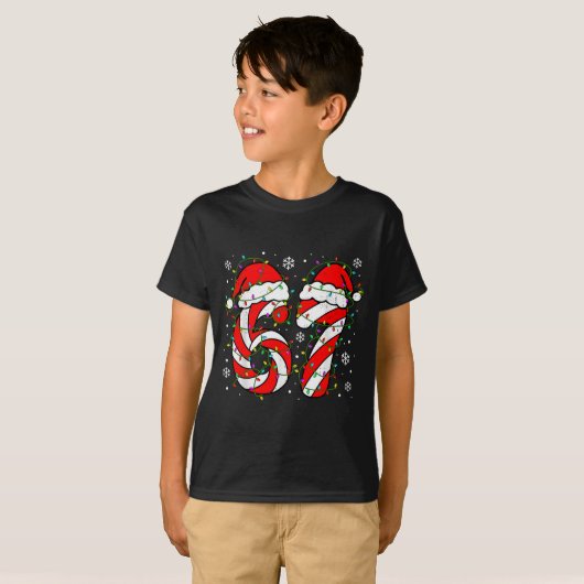 Christmas 67 Candy Cane Six Seven Meme Lights Sant Tシャツ (正面フル)