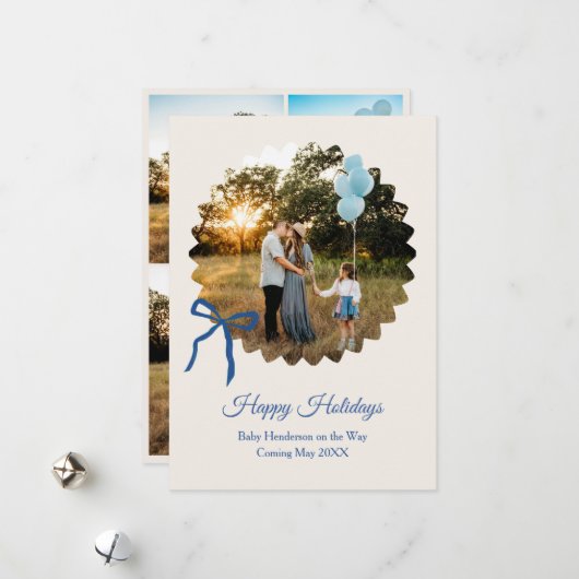 Christmas Baby Boy Announcement Blue Bow シーズンカード (正面/裏面インサイチュ)