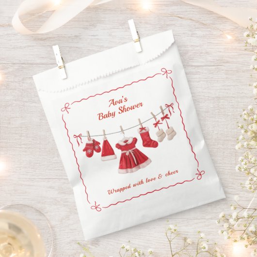 Christmas Baby Shower | Santa Clothes Red & White フェイバーバッグ (クリップ留めされた状態)