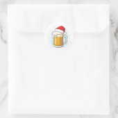 Christmas Beer Mug with Santa Hat Funny Holiday ラウンドシール (バッグ)