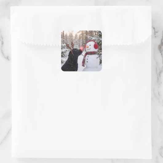 Christmas Black Labrador Retriever with Snowman スクエアシール (バッグ)