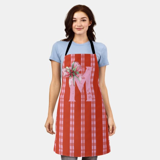 Christmas Bow Initial Name Pink Red エプロン (着用した状態)