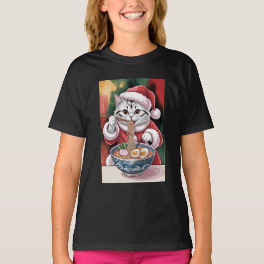 Christmas Cat Eating Ramen Holiday Tee Tシャツ (正面)