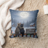 Christmas Cats Embracing On a Snowy Fence クッション (ブランケット)