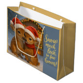 Christmas Deer Couple under Cozy Cabin Lights ラージペーパーバッグ (正面アングル)