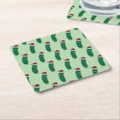 Christmas Dill Pickle wearing a Santa Hat スクエアペーパーコースター (アングル)