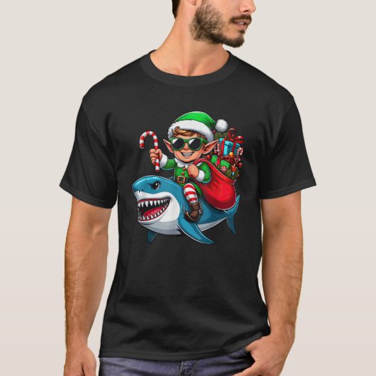 Christmas Elf Riding Shark Santa Hat Candy Cane Xm Tシャツ (正面)