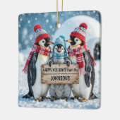 Christmas Family Penguins With a Wooden Sign セラミックオーナメント (左)