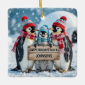 Christmas Family Penguins With a Wooden Sign セラミックオーナメント (正面)