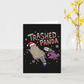 Christmas Funny Trashed Panda Racoon Gets Drunk Xm カード (黄色い花)
