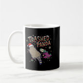 Christmas Funny Trashed Panda Racoon Gets Drunk Xm コーヒーマグカップ (左)