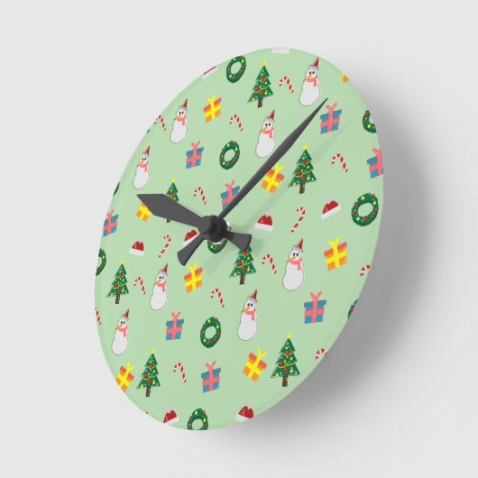 Christmas Gift – Cute Holiday Pattern with Snowman ラウンド壁時計 (傾斜)