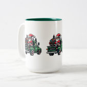 Christmas Gnome On Pickup Truck ツートーンマグカップ (正面左)