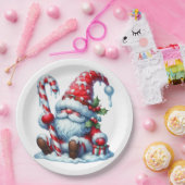 Christmas Gnome with Candy and Gift Box ペーパープレート (パーティー)