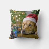 Christmas Golden Retriever Watching a Toy Train クッション (裏面)
