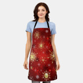 Christmas Golden Snowflakes on Red Background エプロン (着用した状態)