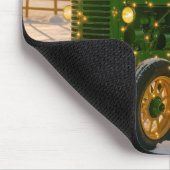 Christmas Green Tractor With Glowing Lights マウスパッド (コーナー)