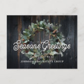 Christmas Green Wreath and Wood Season's Greetings ポストカード (正面)