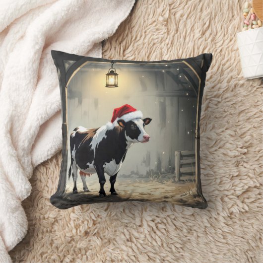 Christmas Hereford Cow In Barn Doorway クッション (ブランケット)