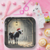 Christmas Hereford Cow In Barn Doorway ペーパープレート (パーティー)