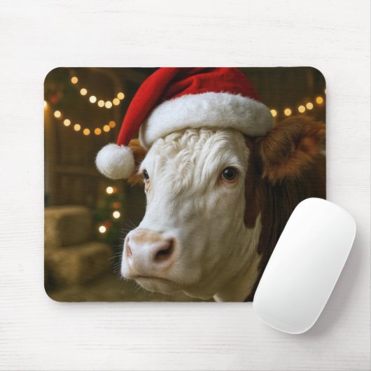 Christmas Hereford Cow Wearing a Santa Hat マウスパッド (マウス)