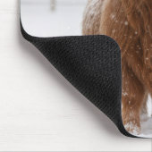 Christmas Highland Cow Catching Snowflakes マウスパッド (コーナー)