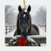 Christmas Horse With a Wreath on a Fence セラミックオーナメント (正面)